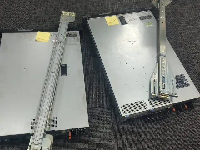 Rack servers with rails